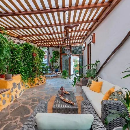 Casas De La Rueda - El Patio Santa Lucia