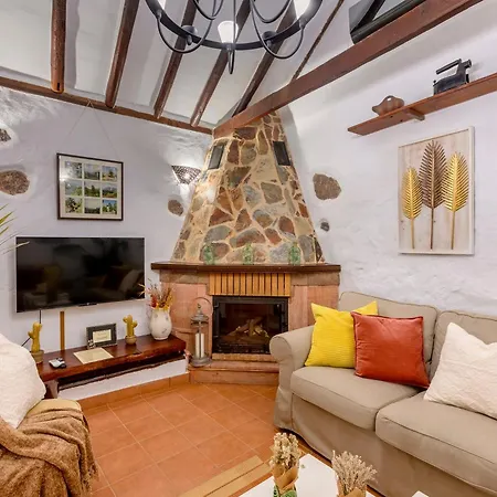Casas De La Rueda - El Patio * Santa Lucia